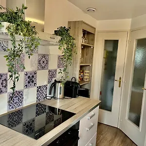 Le Petit , Jolie Maisonnette Terrasse Netflix Parking Prive Jeux De Societe Appartement Bourg-en-Bresse